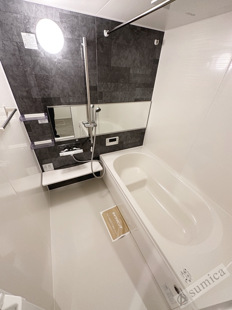 バス・シャワールーム　１坪サイズの大きいバスルームで、１日の疲れをリフレッシュ♪♪