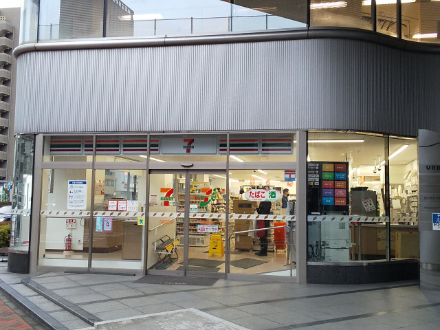 コンビニ　セブンイレブン品川西五反田３丁目店（コンビニ）まで150m