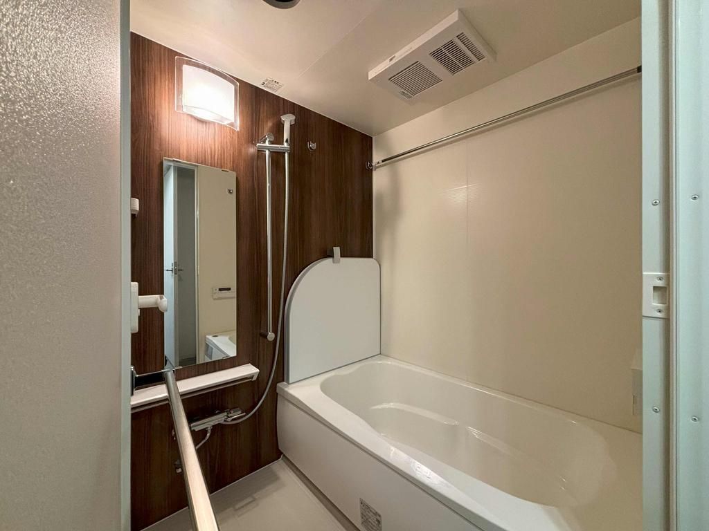 バス・シャワールーム　落ち着いた空間のお風呂です