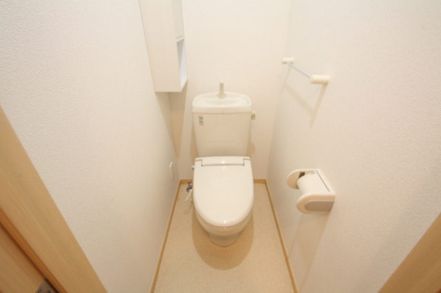 トイレ　※別室の参考写真の為、現況優先です。