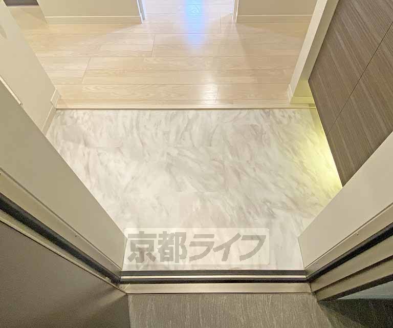 玄関　ローステップの玄関です。