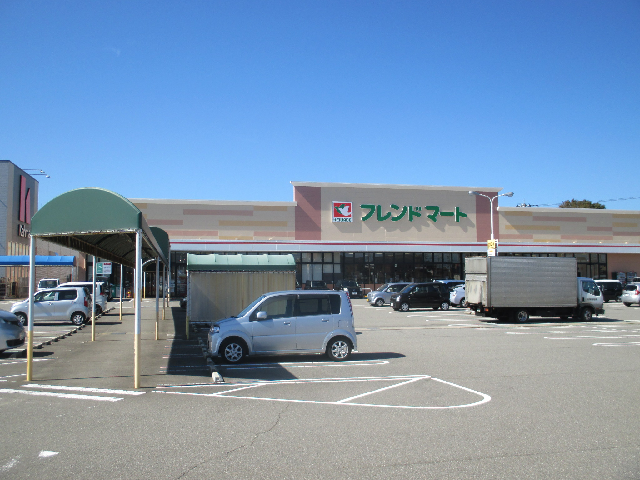 スーパー　フレンドマート野々市店（スーパー）まで730m