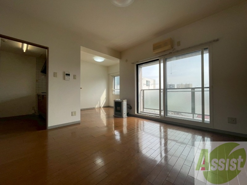 居室・リビング　広くてきれいなリビングです！快適に過ごせそうですね。