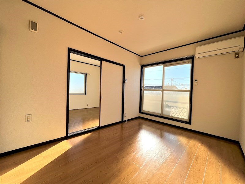 居室・リビング　エアコン付きの6帖洋室。