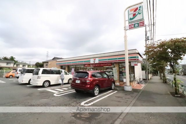 コンビニ　セブンイレブン（コンビニ）まで521m