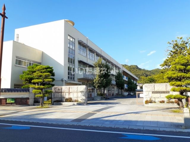 小学校　笠岡市立笠岡小学校（小学校）まで518m