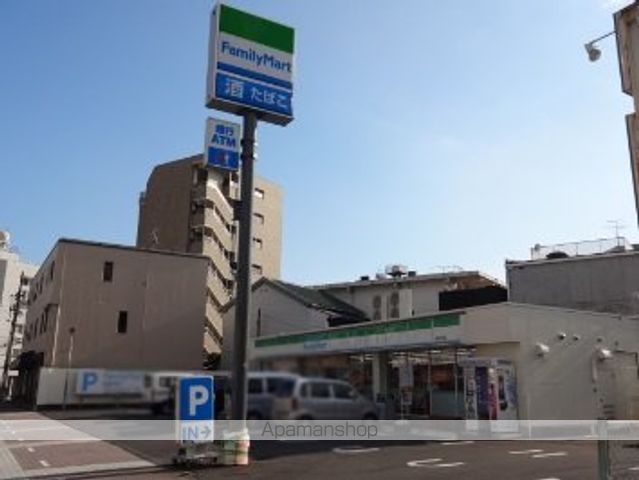 コンビニ　ファミリーマート（コンビニ）まで49m