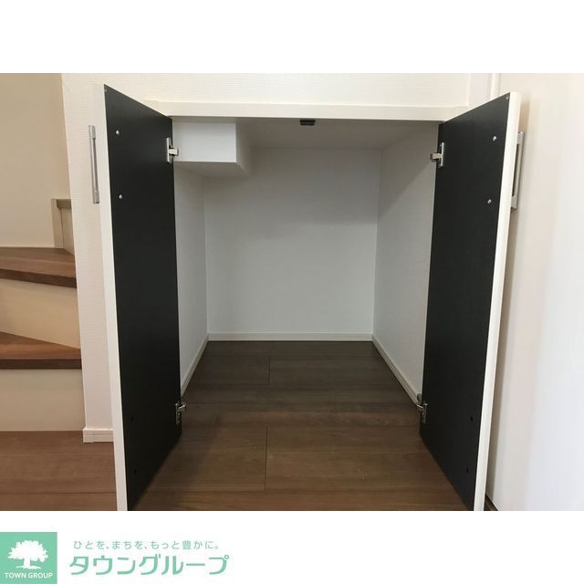 収納　階段下収納