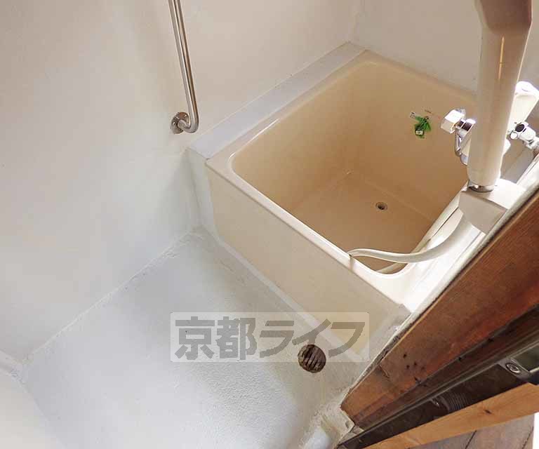 バス・シャワールーム　清潔感のある浴室です。