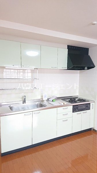 キッチン　広々としたシステムキッチンです。※参考画像