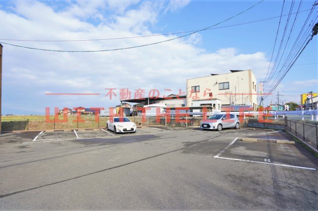 駐車場　駐車場があるので、車を買う予定の方も安心です