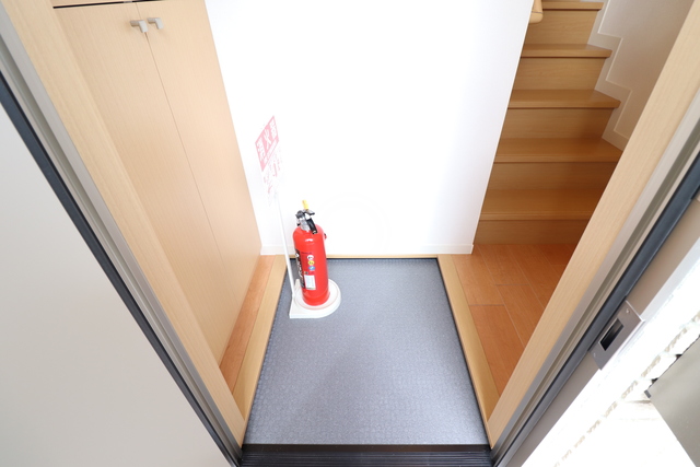 玄関　下駄箱付き　玄関