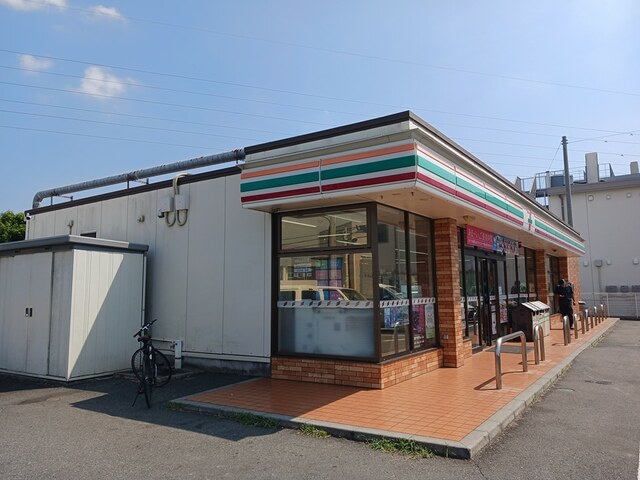コンビニ　セブンイレブンサイエンス店（コンビニ）まで493m