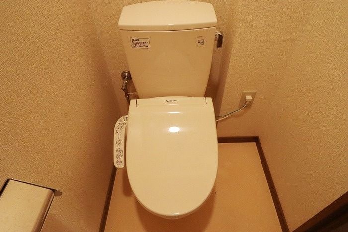 トイレ　別号室の写真となります（反転タイプ）