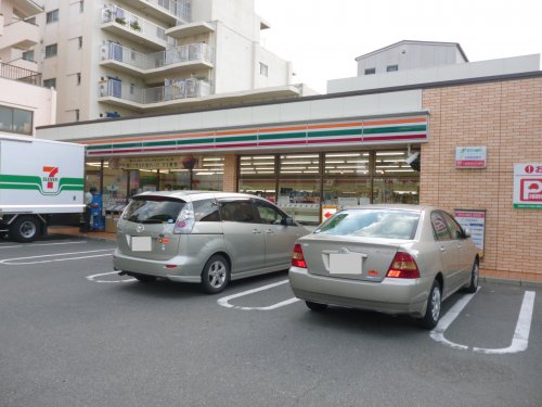 コンビニ　セブンイレブン　室川町店（コンビニ）まで413m
