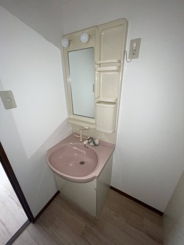 洗面設備　朝の身支度には欠かせない独立洗面化粧台