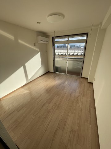 居室・リビング　ゆったり過ごせる居間です