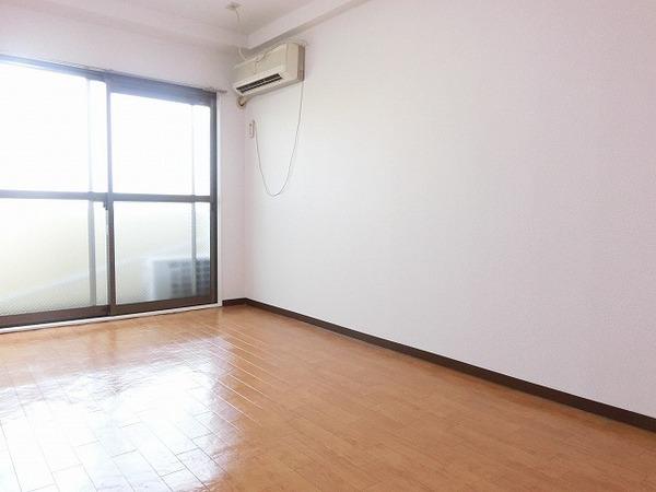 居室・リビング　広々洋室！