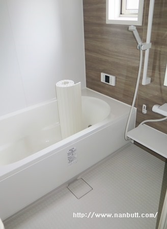 バス・シャワールーム　バス／窓付き