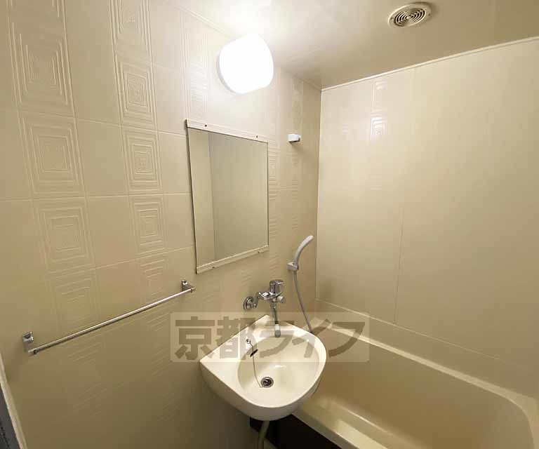 洗面設備　シンプルな洗面所です。