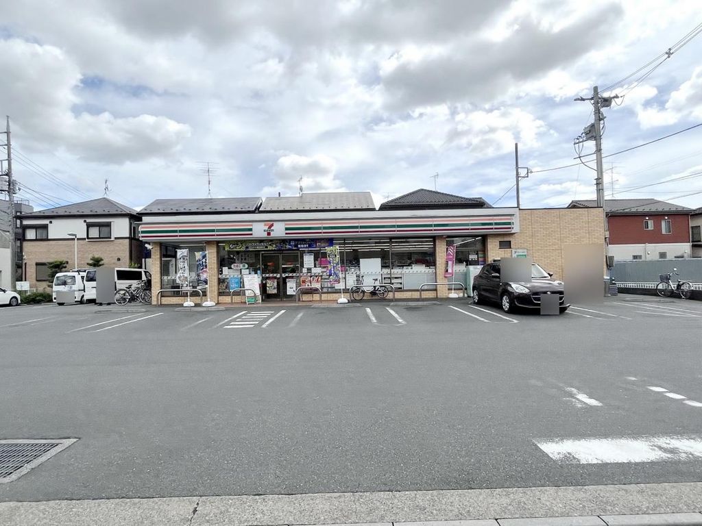 コンビニ　セブンイレブンさいたま曲本3丁目店（コンビニ）まで520m