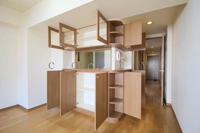 その他設備　収納豊富なカウンター