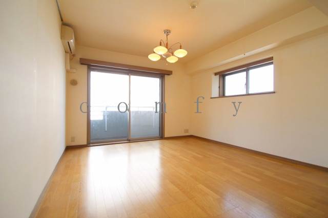 居室・リビング　２面採光・明るいリビング