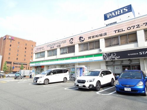 コンビニ　ファミリーマート 箕面船場店（コンビニ）まで60m