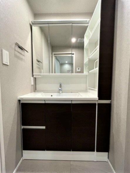 洗面設備　脱衣スペースもあります