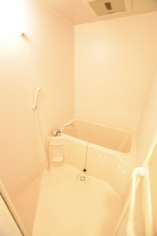 バス・シャワールーム　同物件、別物件のお写真です。ご参考までにご覧ください。