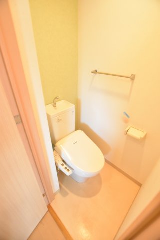トイレ　同物件、別物件のお写真です。ご参考までにご覧ください。