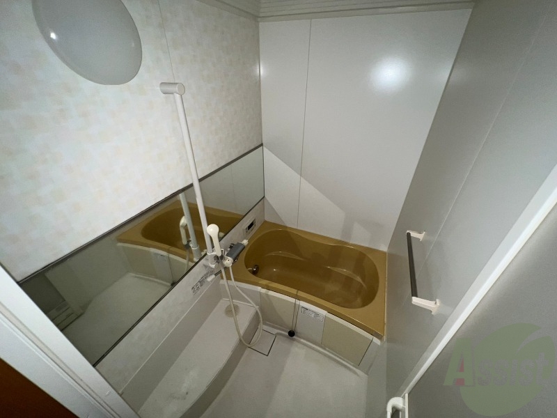 バス・シャワールーム　お風呂は日々の疲れをリフレッシュできる広さがありますね。