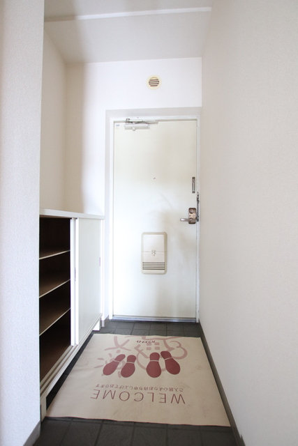 玄関　※別部屋参考写真