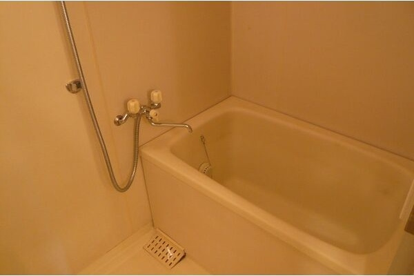 バス・シャワールーム　※写真は同じマンションの違う部屋のものになります。