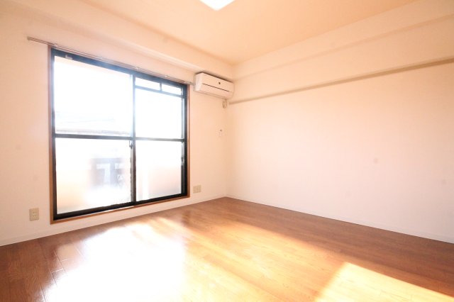 居室・リビング　写真は類似です。