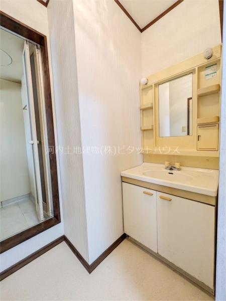 洗面設備　類似室内