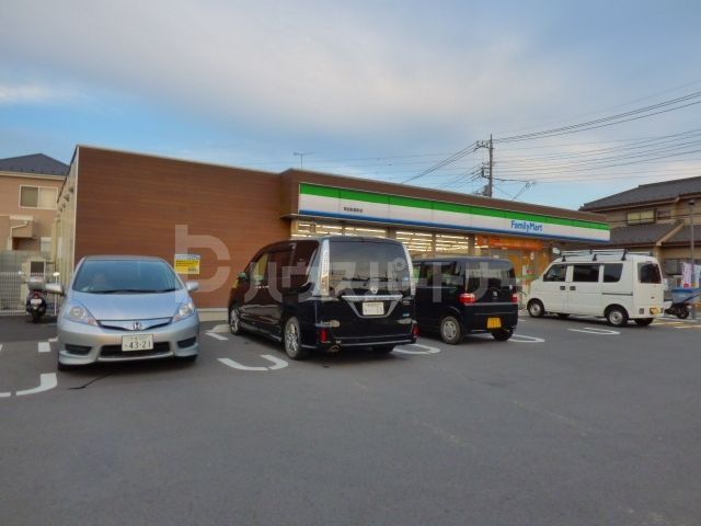 コンビニ　ファミリーマート草加新里町店（コンビニ）まで410m