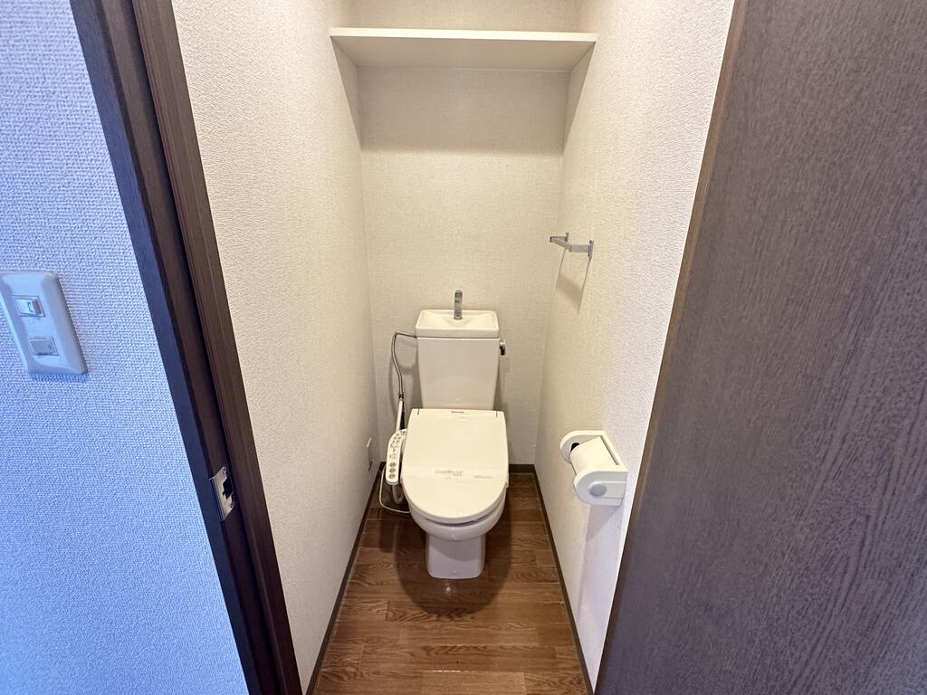 トイレ　※同建物別部屋写真です。ご参考ください。