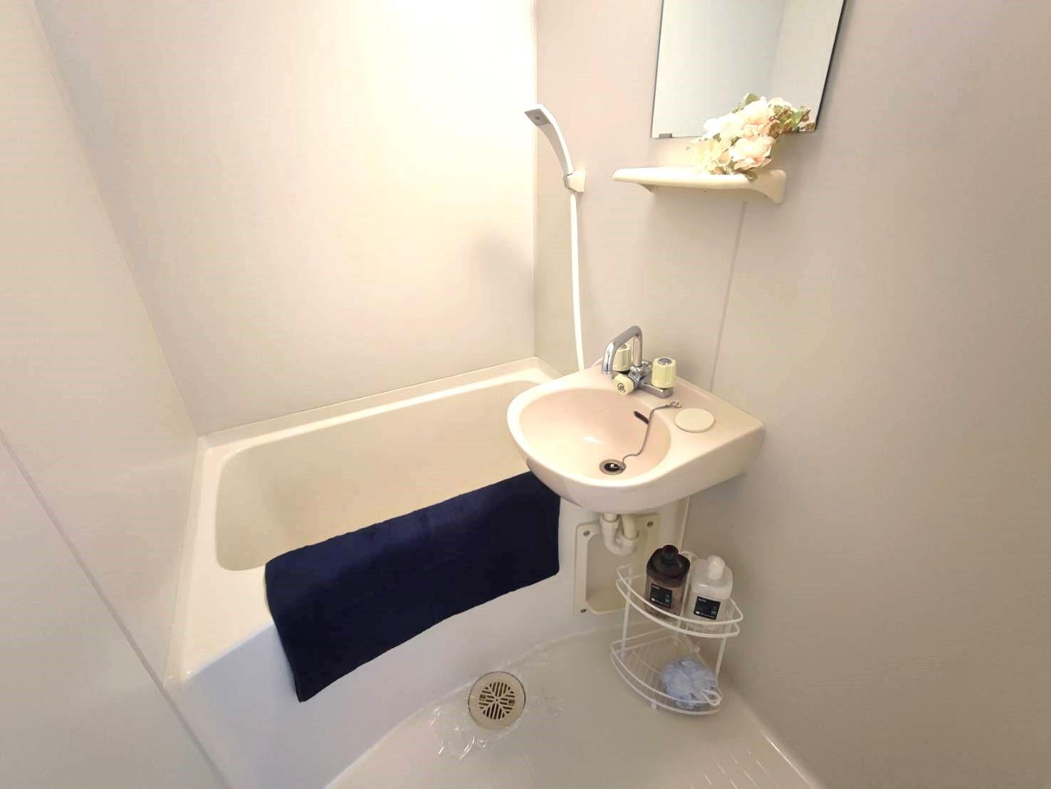 バス・シャワールーム　もちろん、バストイレ別です♪