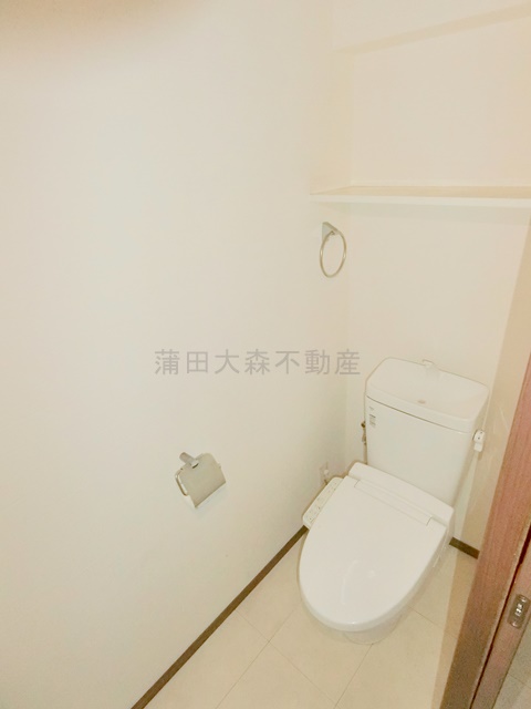 トイレ　温水洗浄便座付きのトイレ