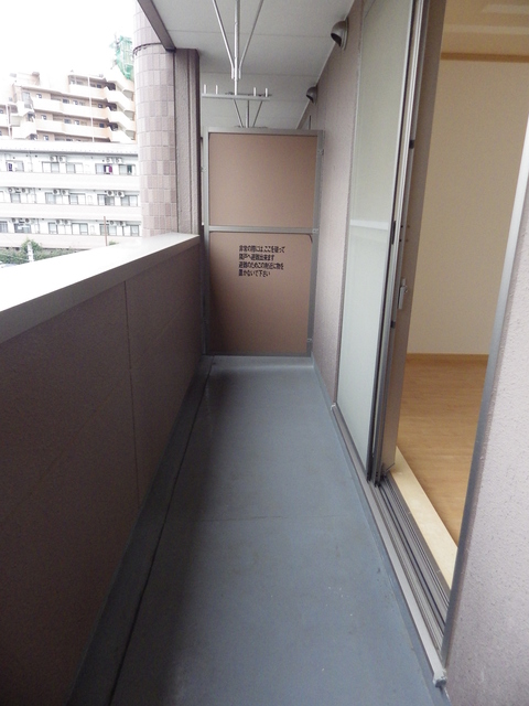 バルコニー　同建物別号室