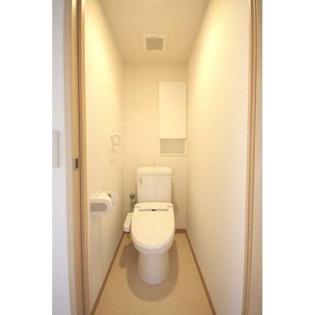 トイレ　シャワートイレ、暖房便座付き