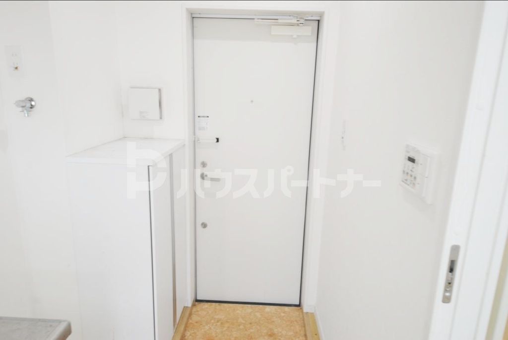 玄関　リフォーム中です。