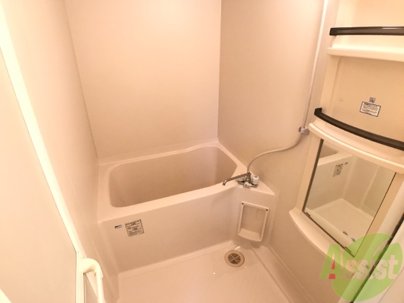 バス・シャワールーム　浴室は狭すぎず、シャワーも浴びやすそうです。