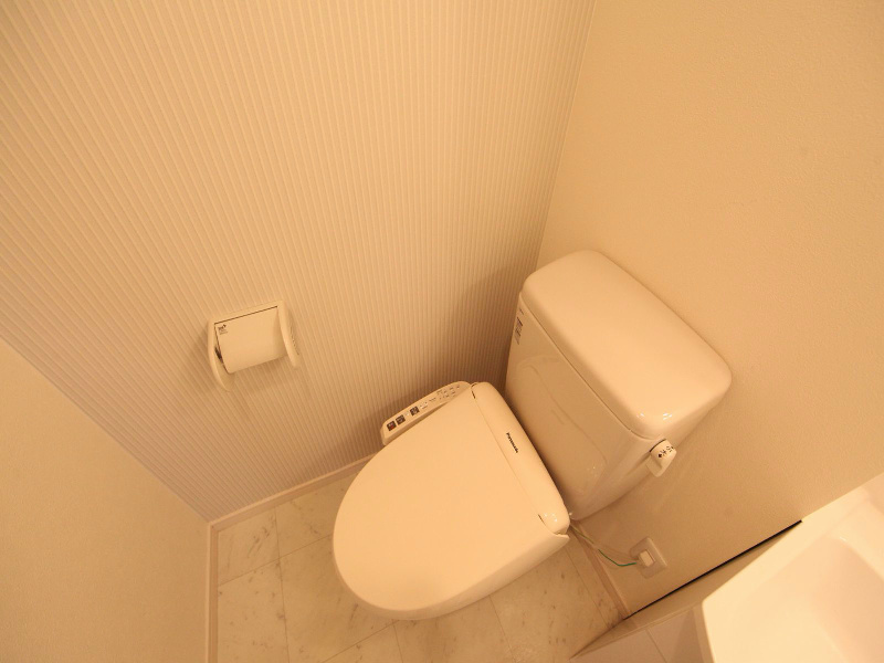 トイレ　温水洗浄暖房便座付トイレ