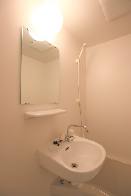 洗面設備　★朝の身支度に便利な鏡のある洗面台★