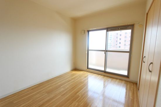 その他部屋・スペース　広くて明るい寝室