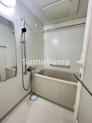 バス・シャワールーム　落ち着いた色調の寝室です