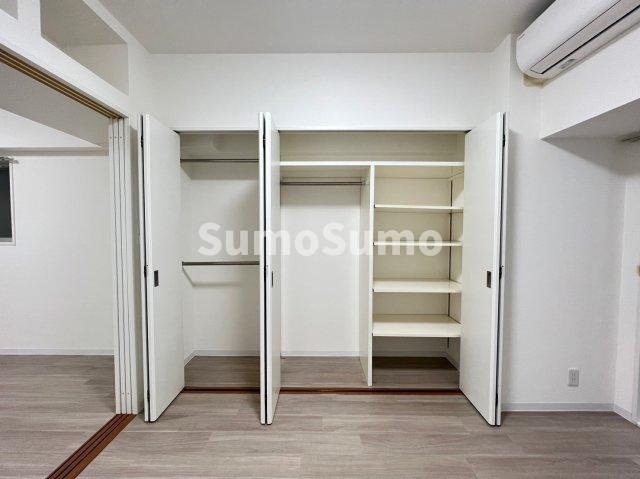 収納　清潔感のあるトイレです