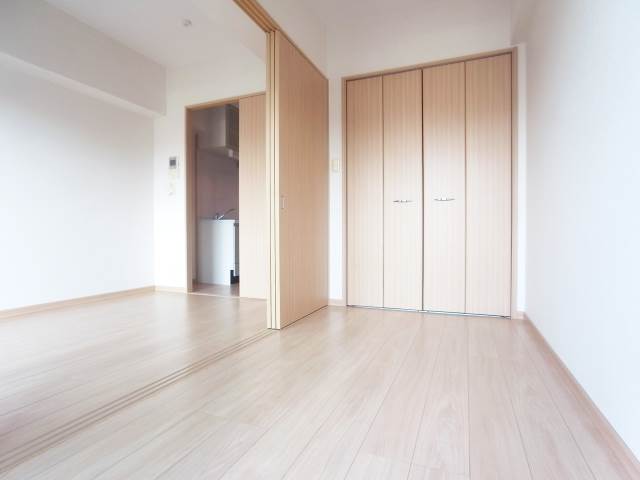 居室・リビング　家具の配置に困らないリビングですね